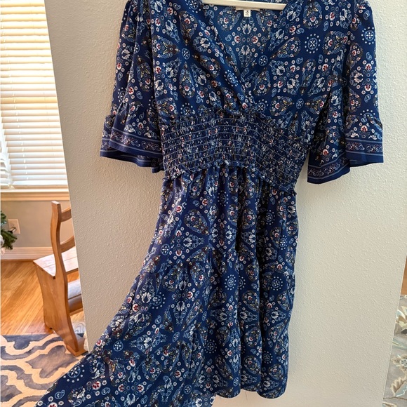 Max Studio Blue Floral knee length Dress smocked wrap front Medium - Picture 2 of 6